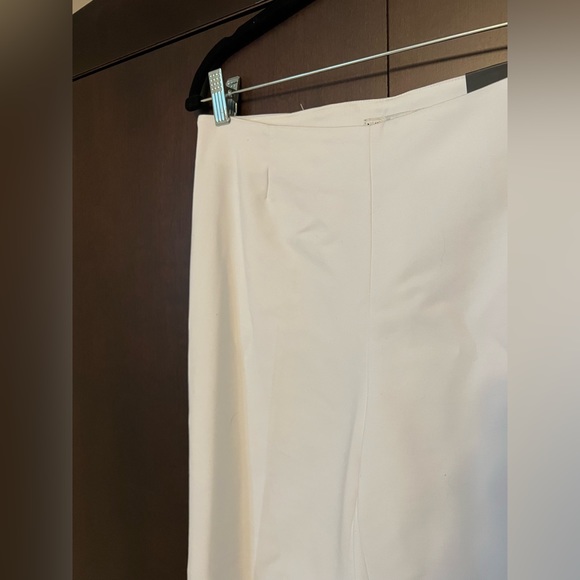 Neiman Marcus “Lisa” White Cropped Dress Pant - Picture 7 of 9
